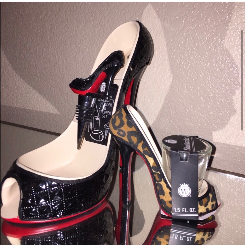 👠New! Beautiful wine holde With wine topper and shooter holder 3 pieces 👠